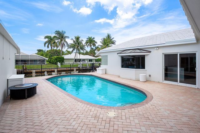 1332 SW Tamarind Way, Boca Raton, FL 33486