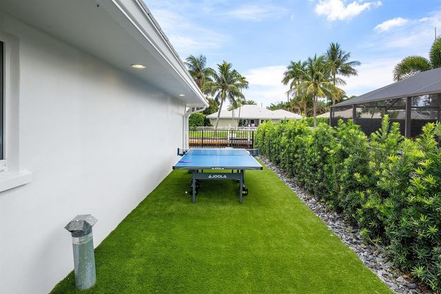 1332 SW Tamarind Way, Boca Raton, FL 33486