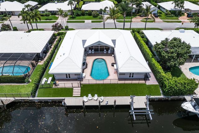 1332 SW Tamarind Way, Boca Raton, FL 33486