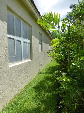 1139 Chenille Cir, Weston, FL 33327