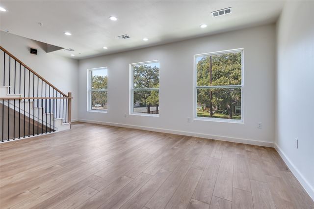 516 S Oconnor Road, Irving, TX 75060