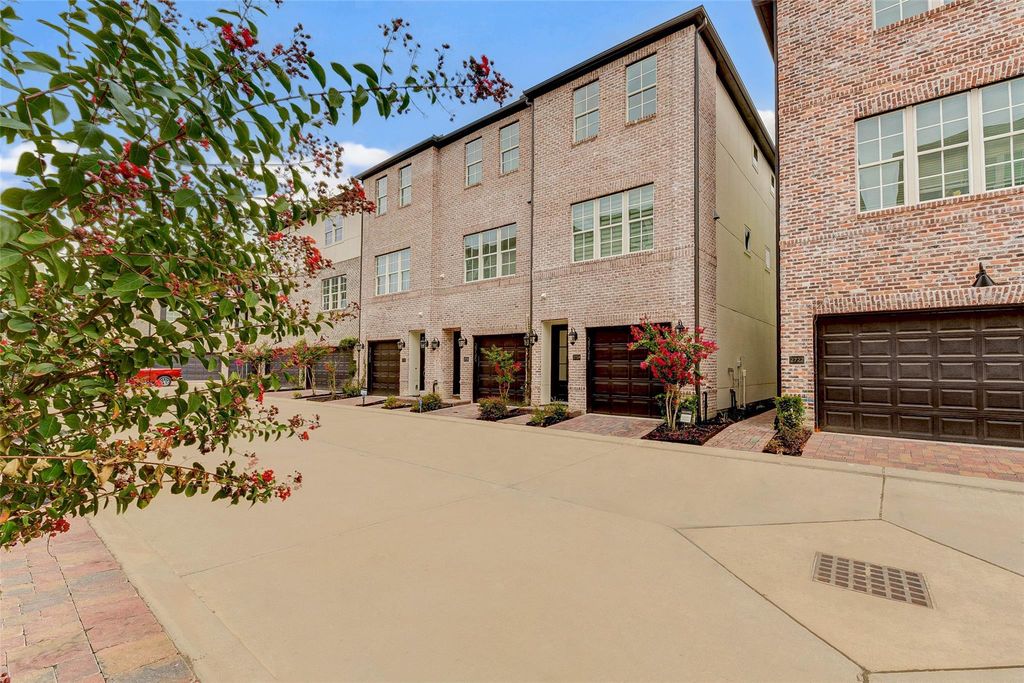 2724 Dolce Oaks Drive, Houston, TX 77007