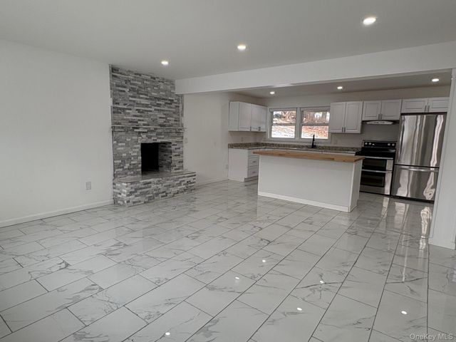 40 Hillside Avenue A, New Windsor, NY 12553