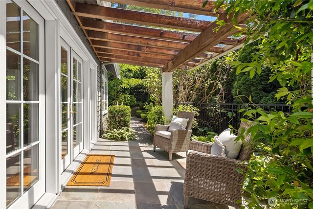 2720 105th Avenue SE, Beaux Arts, WA 98004