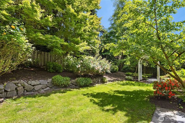 2720 105th Avenue SE, Beaux Arts, WA 98004