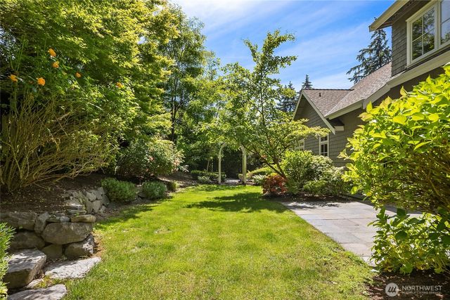 2720 105th Avenue SE, Beaux Arts, WA 98004