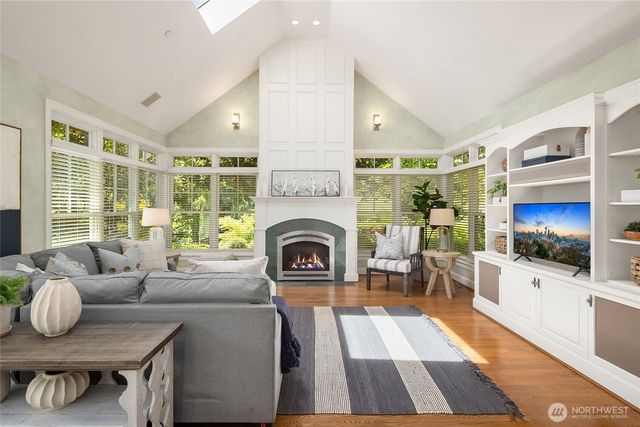 2720 105th Avenue SE, Beaux Arts, WA 98004