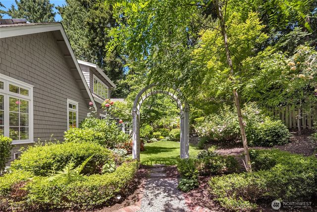 2720 105th Avenue SE, Beaux Arts, WA 98004