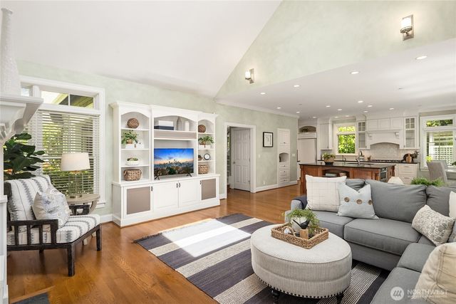 2720 105th Avenue SE, Beaux Arts, WA 98004