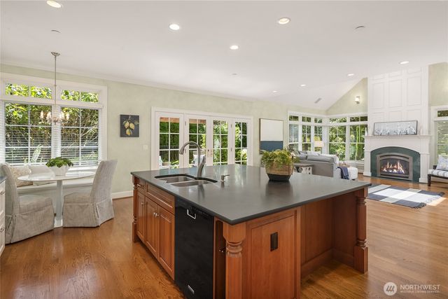 2720 105th Avenue SE, Beaux Arts, WA 98004