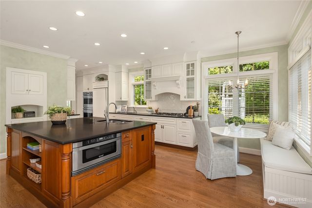 2720 105th Avenue SE, Beaux Arts, WA 98004