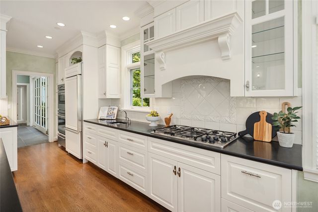 2720 105th Avenue SE, Beaux Arts, WA 98004