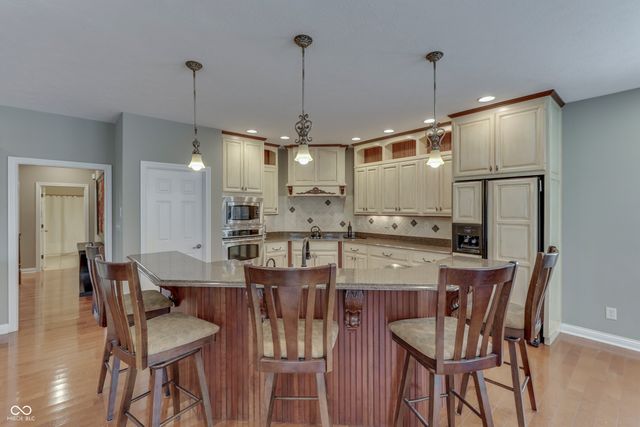 5898 Claybrook Drive, Bargersville, IN 46106