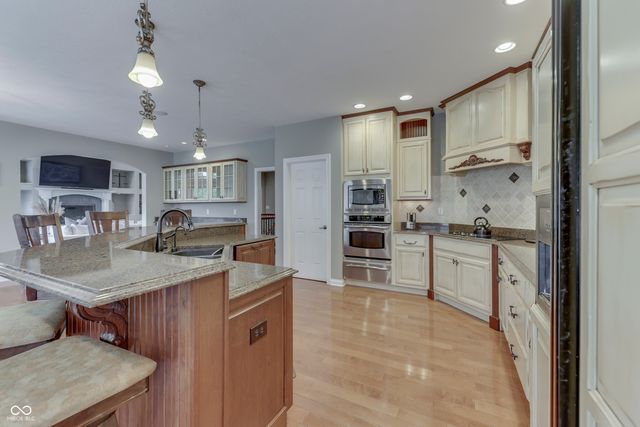 5898 Claybrook Drive, Bargersville, IN 46106