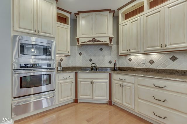 5898 Claybrook Drive, Bargersville, IN 46106