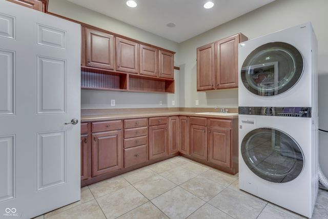 5898 Claybrook Drive, Bargersville, IN 46106