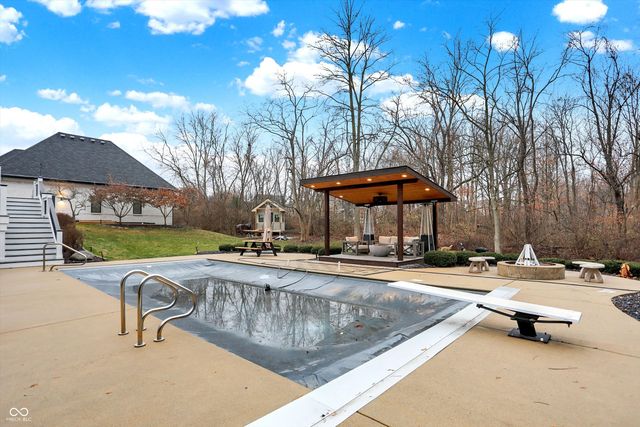 5898 Claybrook Drive, Bargersville, IN 46106