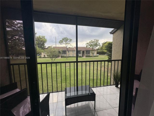 718 Sunny Pine Way F2, Green Acres, FL 33415