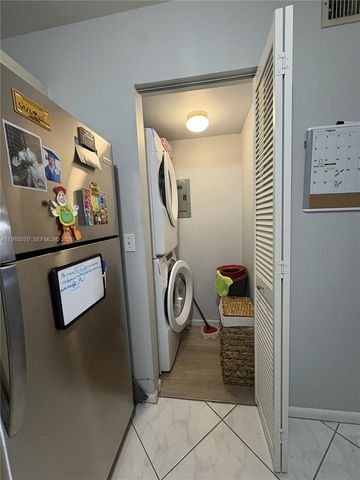 718 Sunny Pine Way F2, Green Acres, FL 33415