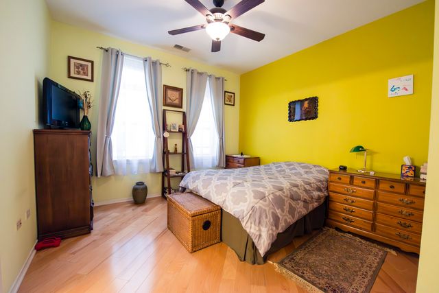 2933 N Clybourn Avenue 301, Chicago, IL 60618