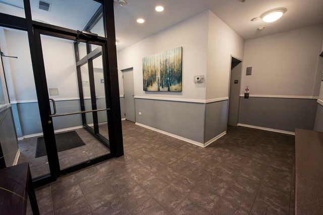 2933 N Clybourn Avenue 301, Chicago, IL 60618