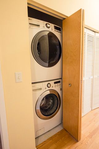 2933 N Clybourn Avenue 301, Chicago, IL 60618