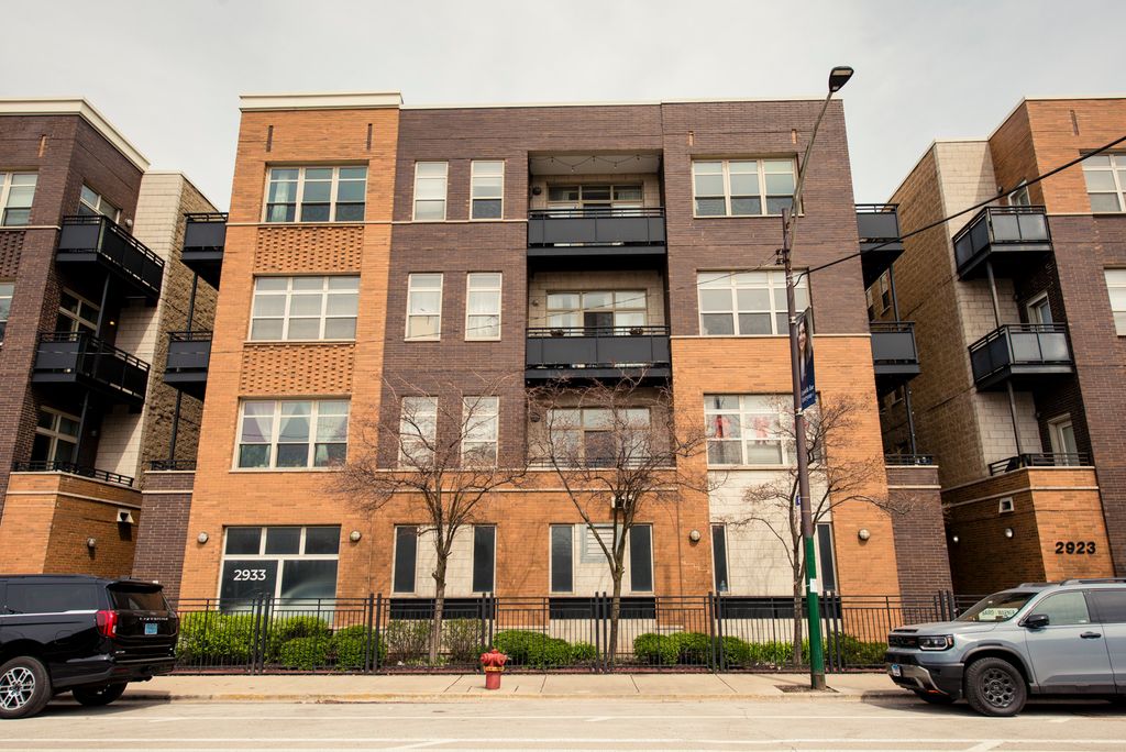 2933 N Clybourn Avenue 301, Chicago, IL 60618