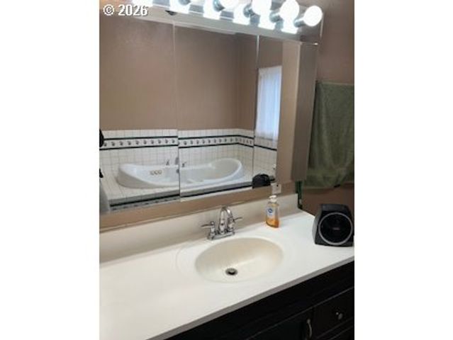 9251 Ne SCHUYLER St, Portland, OR 97220