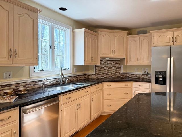 15 Cutters Ridge Rd, Carlisle, MA 01741