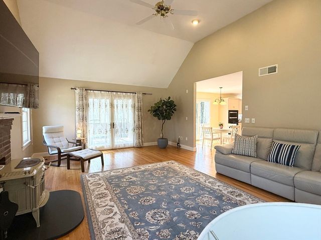 15 Cutters Ridge Rd, Carlisle, MA 01741