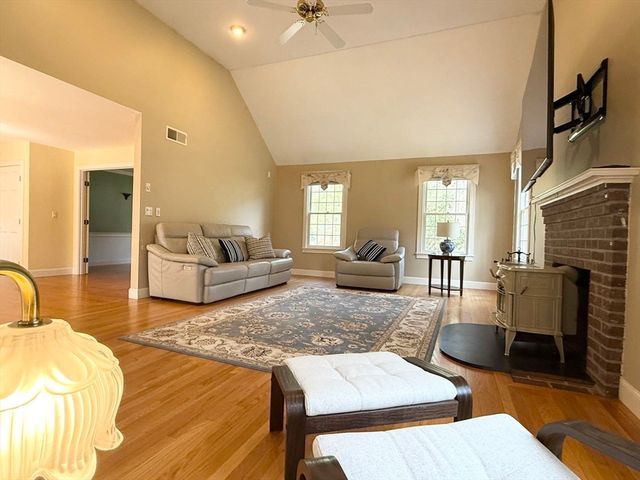 15 Cutters Ridge Rd, Carlisle, MA 01741