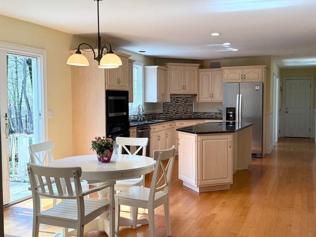 15 Cutters Ridge Rd, Carlisle, MA 01741