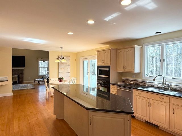 15 Cutters Ridge Rd, Carlisle, MA 01741