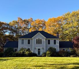 15 Cutters Ridge Rd, Carlisle, MA 01741