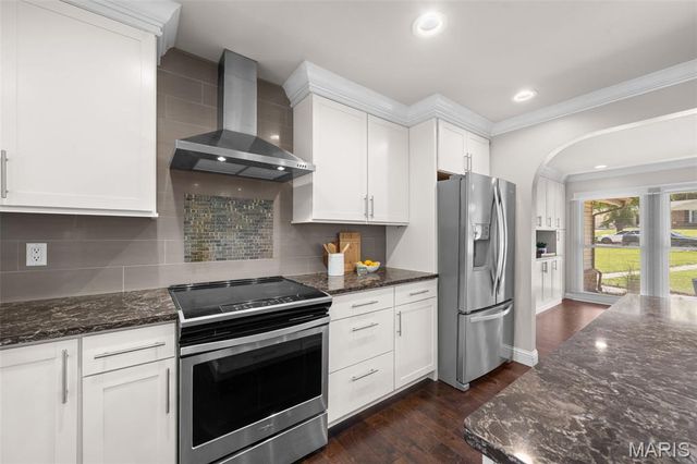 430 Glan Tai Drive, Manchester, MO 63011