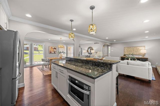 430 Glan Tai Drive, Manchester, MO 63011