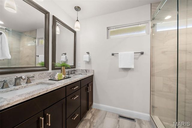 430 Glan Tai Drive, Manchester, MO 63011