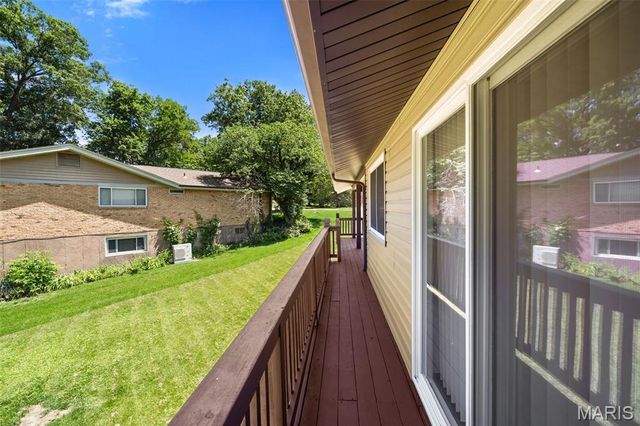 430 Glan Tai Drive, Manchester, MO 63011