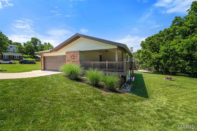 430 Glan Tai Drive, Manchester, MO 63011