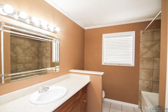 1010 Annette Dr, Longview, TX 75604