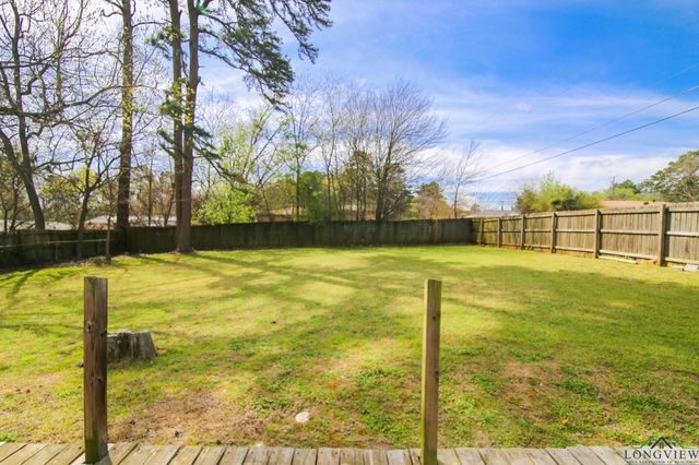 1010 Annette Dr, Longview, TX 75604
