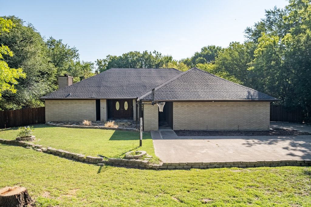 224 Pack Saddle Trail, Fort Worth, TX 76108