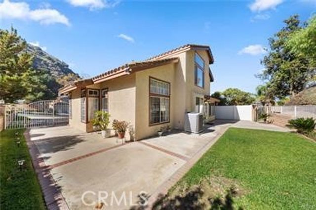 1611 San Almada, Corona, CA 92882