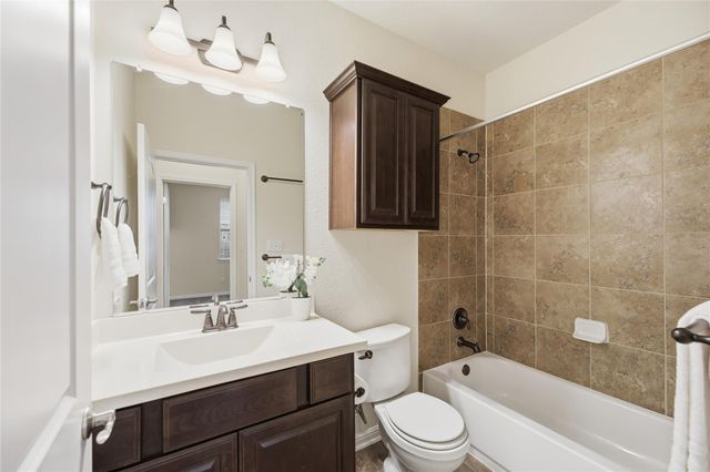 190 N Sage HOLW, Dripping Springs, TX 78620