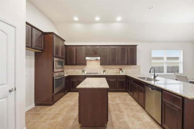 190 N Sage HOLW, Dripping Springs, TX 78620