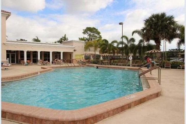 113 E Waltham E, West Palm Beach, FL 33417