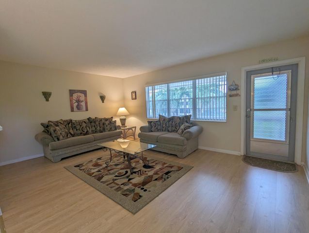 113 E Waltham E, West Palm Beach, FL 33417