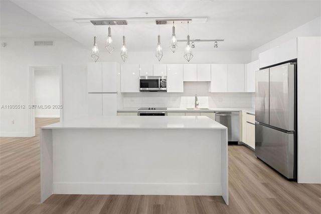 101 Diplomat Pkwy 1004, Hallandale Beach, FL 33009