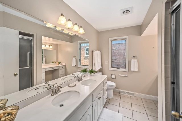 10117 N Gettysburg COURT, Mequon, WI 53092