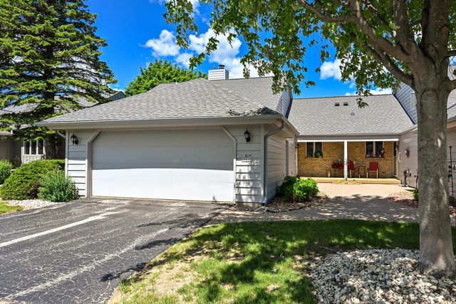 10117 N Gettysburg COURT, Mequon, WI 53092
